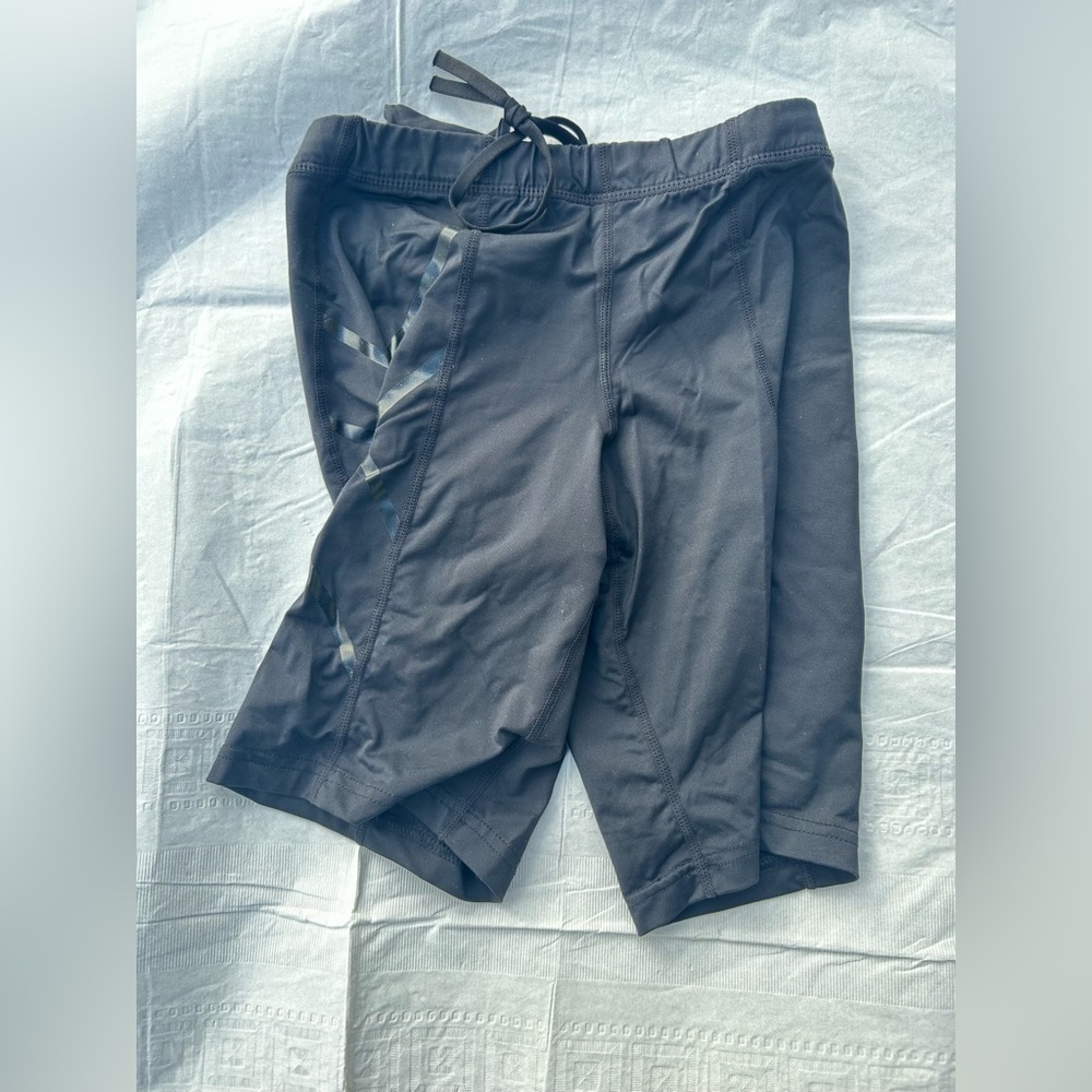 2XU black compression shorts